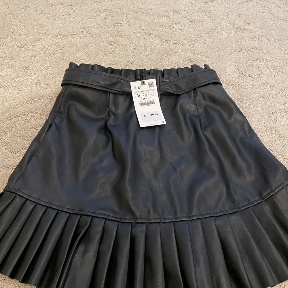 Black Zara vegan leather skirt
